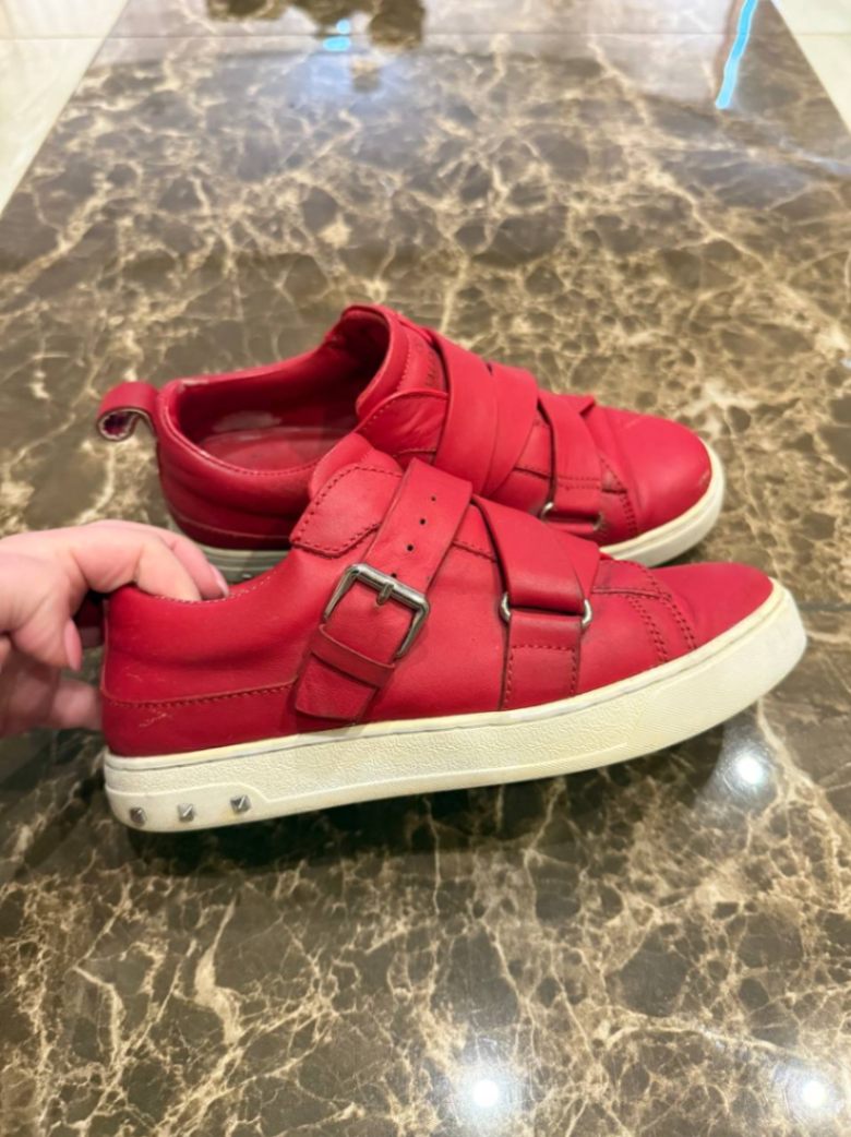 Кросівки жіночі бренду Valentino