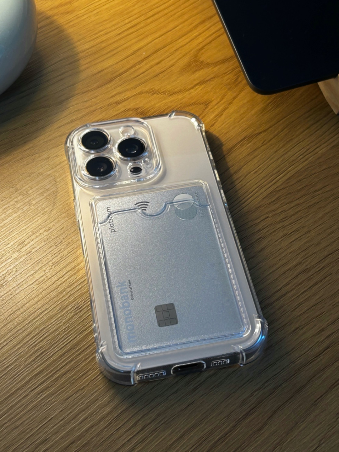 Чохол з кишенькою на iPhone