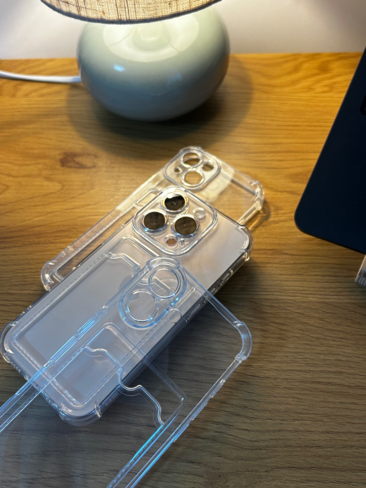 Чохол з кишенькою на iPhone