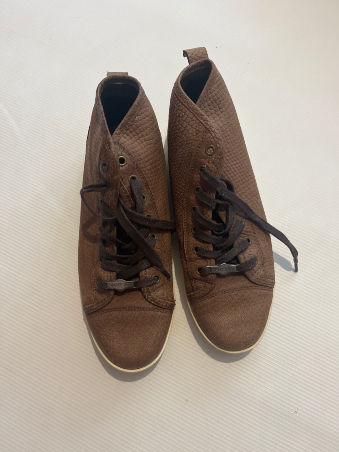 Жіночі шкіряні кросівки 38 navyboot
