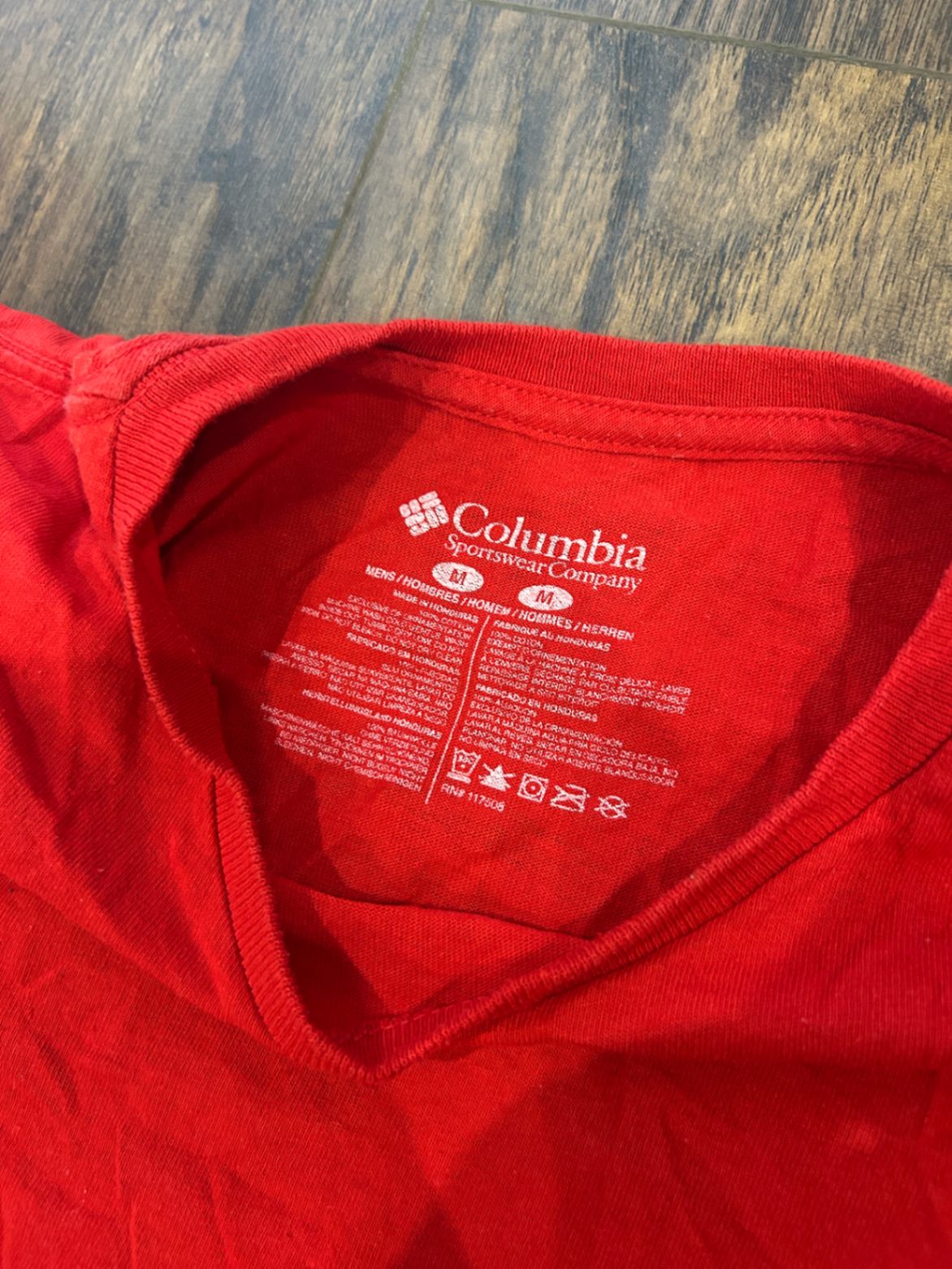 футболка коламбія columbia з гарним лого на спині