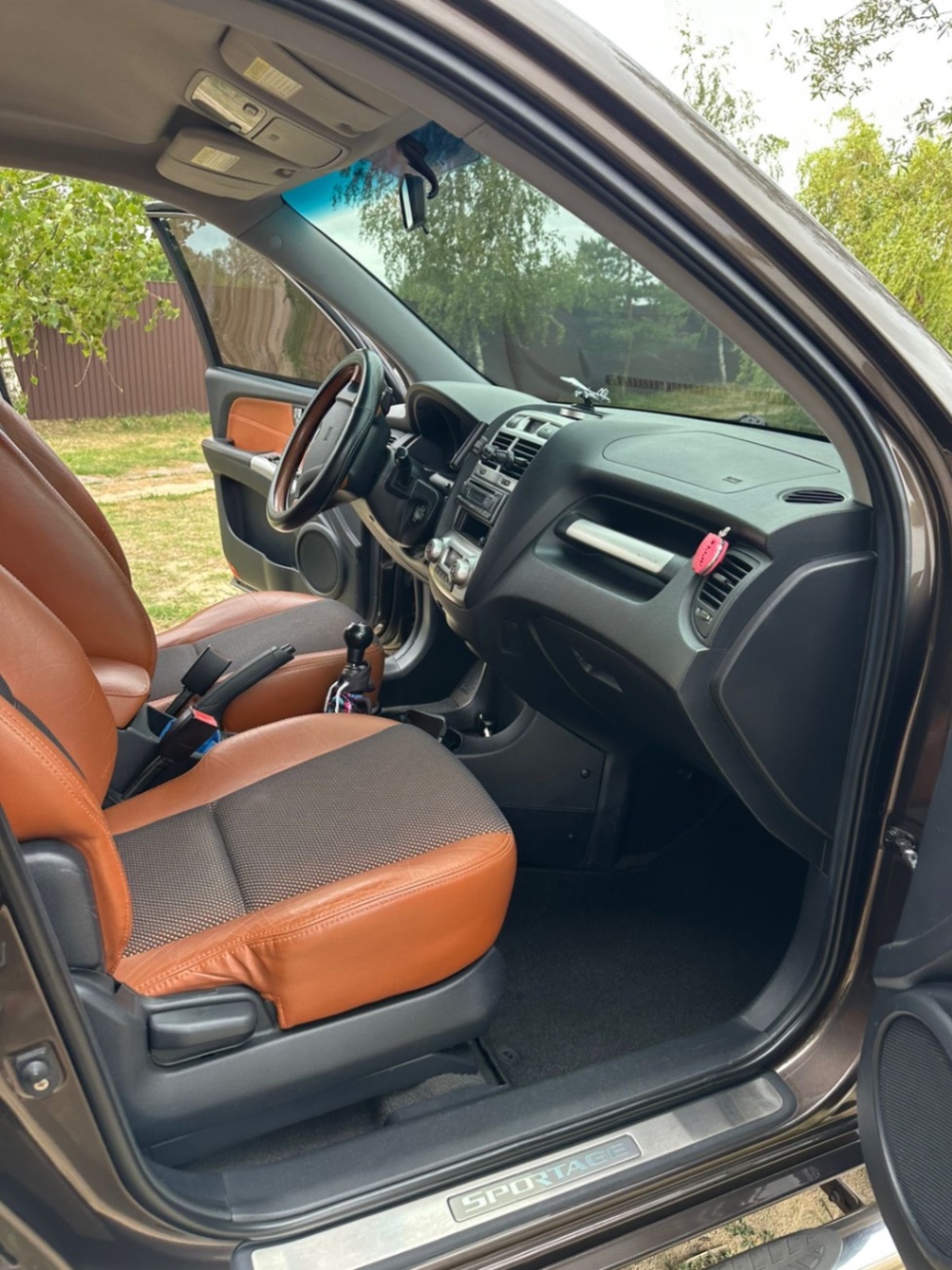 Автомобіль kia sportage 2006 року