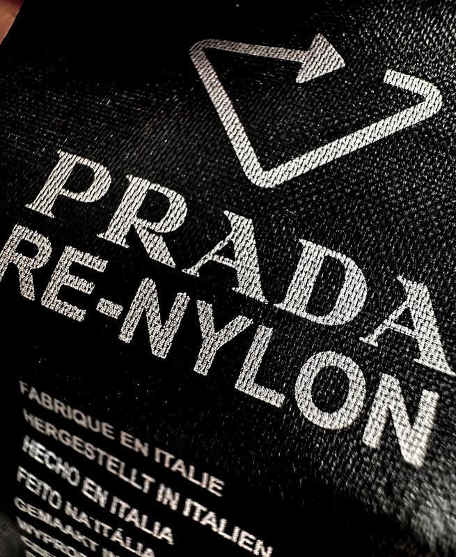 Жіночий пуховик Re-Nylon-натуральний пух-брендовий-укорочений