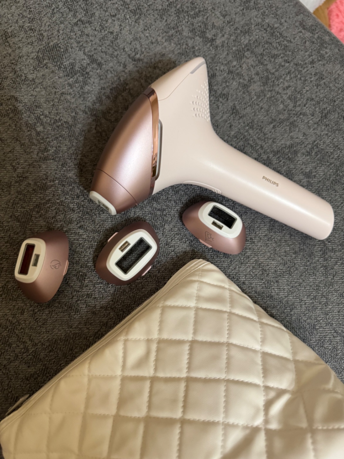 Фотоепілятор Philips Lumea 9000 BRI958