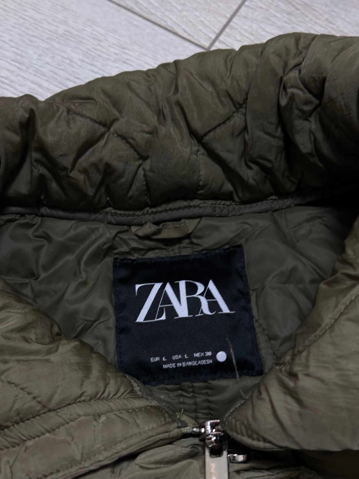 Стьобана куртка zara кольору хакі