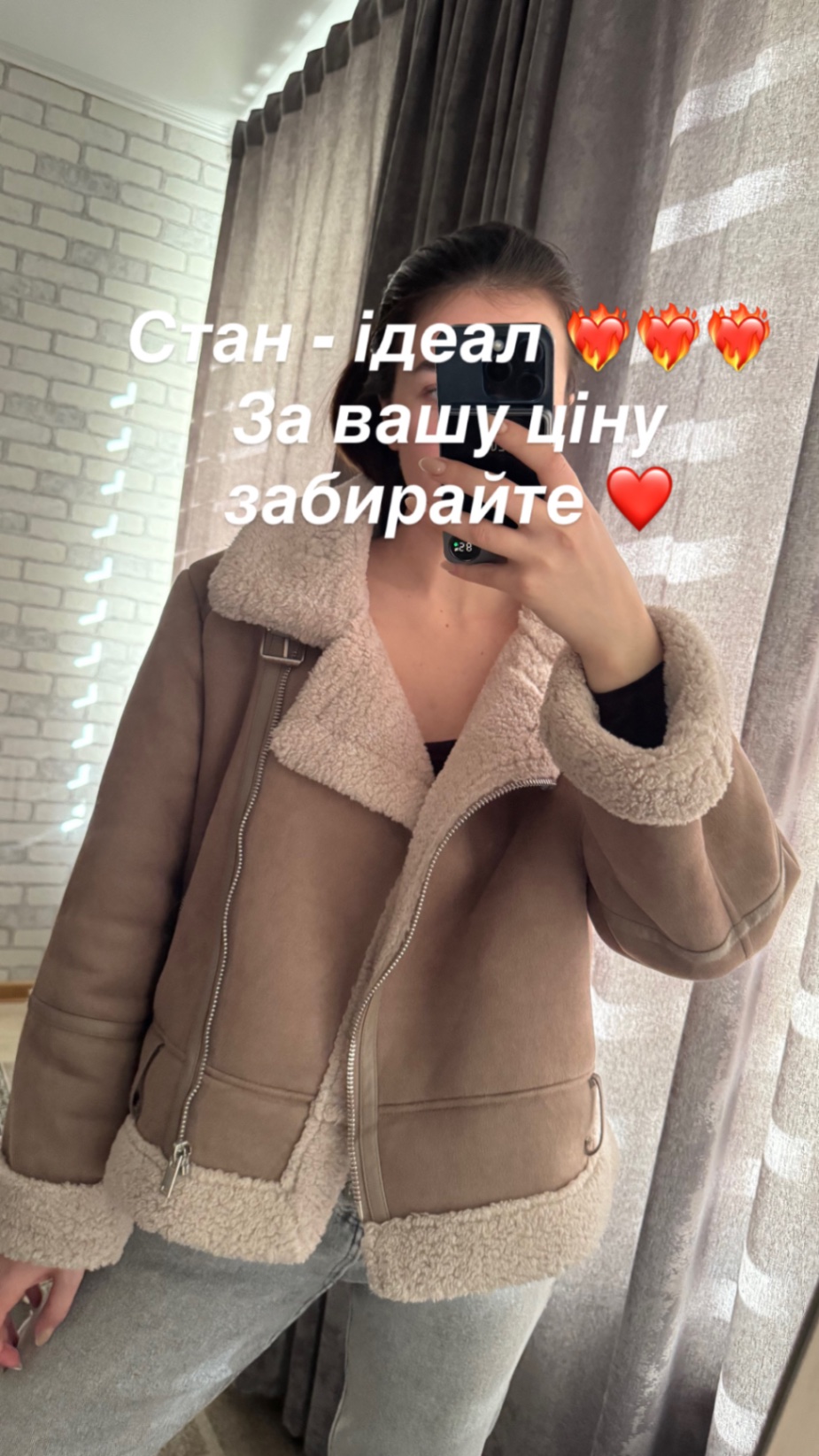 Дівчатка розбираю шафу