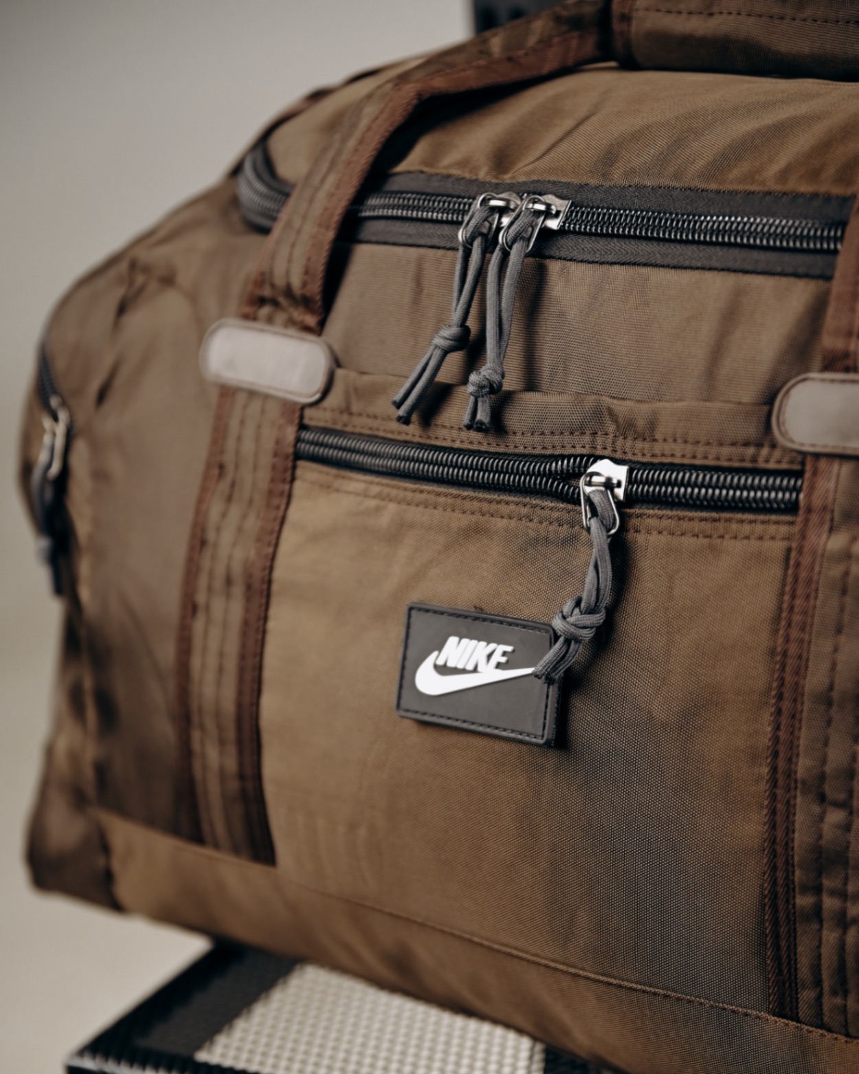 Дорожня сумка Nike коричнева