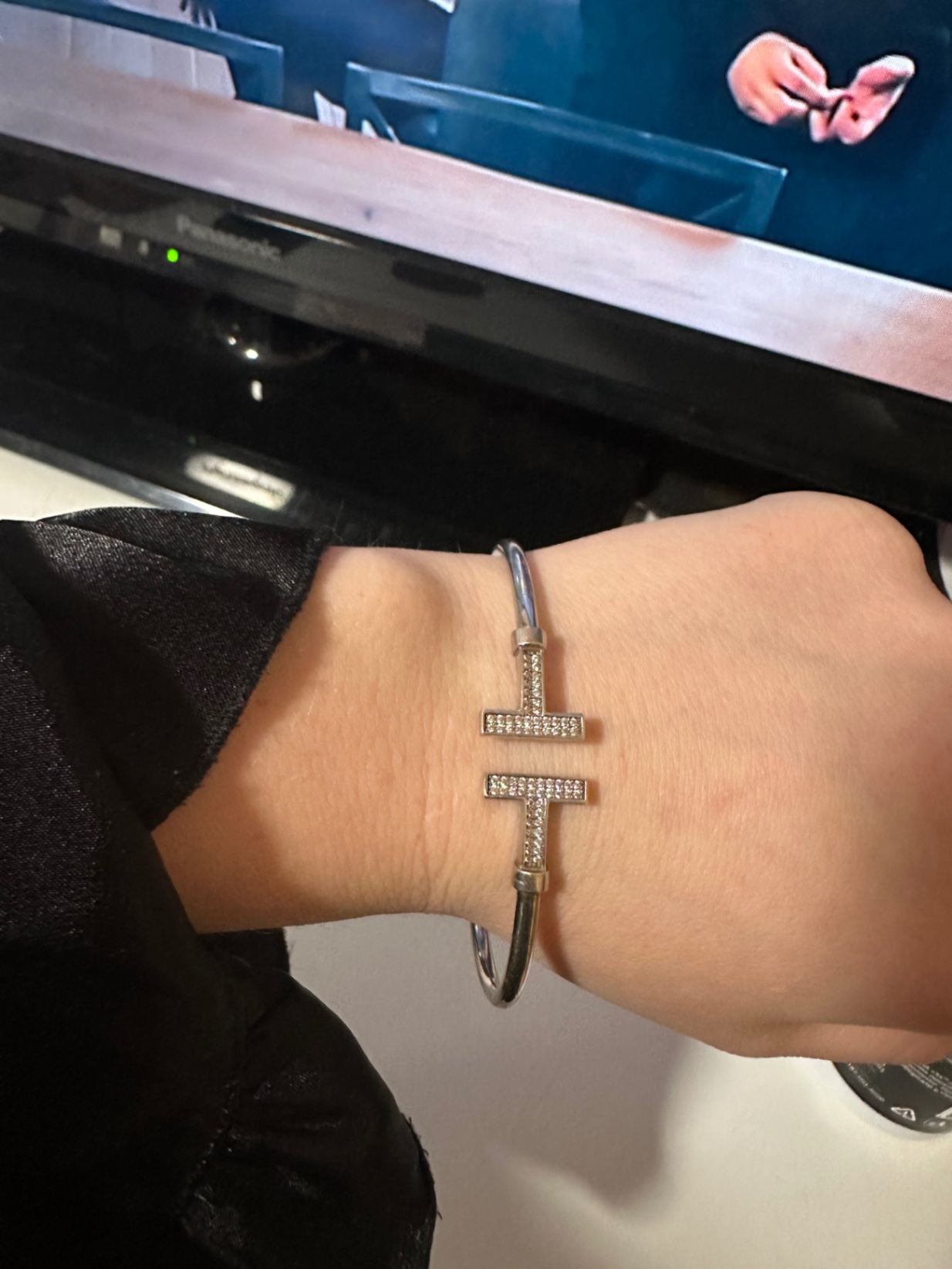 Срібний браслет у стилі Tiffany T з камінням