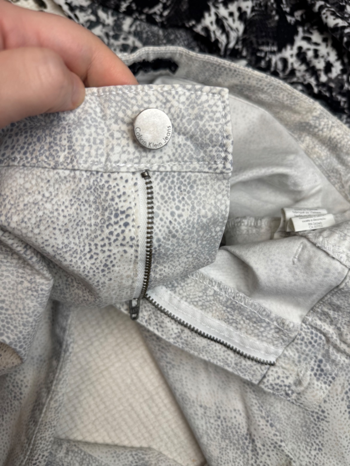 Трендові джинси Calvin Klein w33 l30 us 12 L c 12 світло сірі рептилія змія