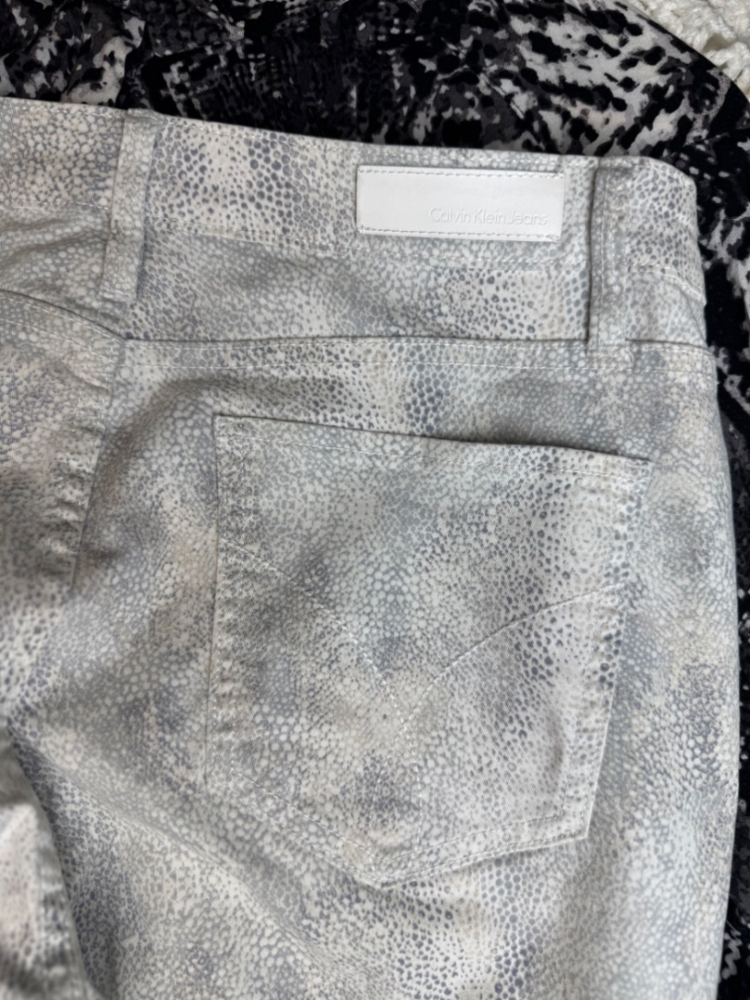 Трендові джинси Calvin Klein w33 l30 us 12 L c 12 світло сірі рептилія змія