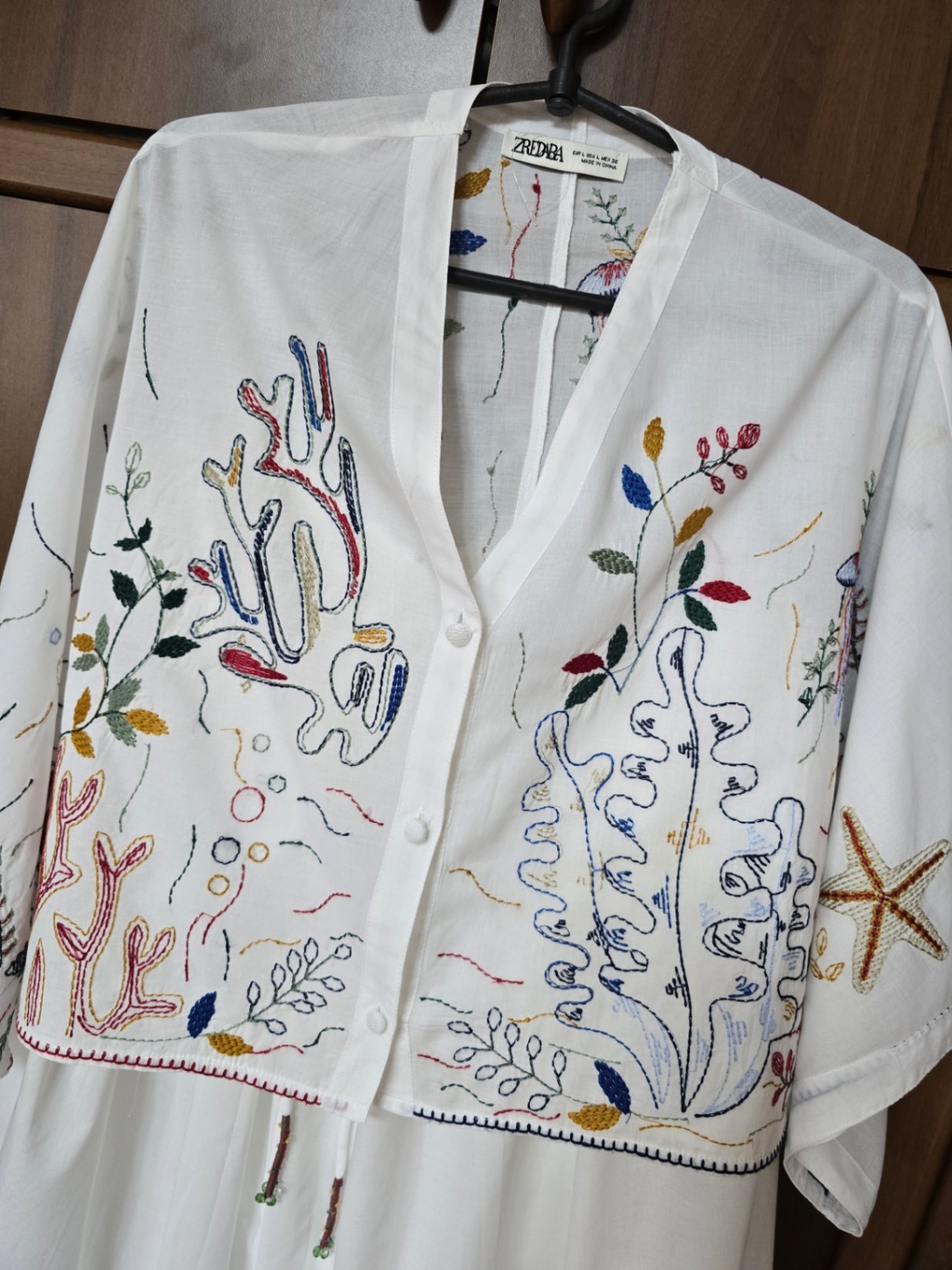 Шикарний костюм з вишивкою