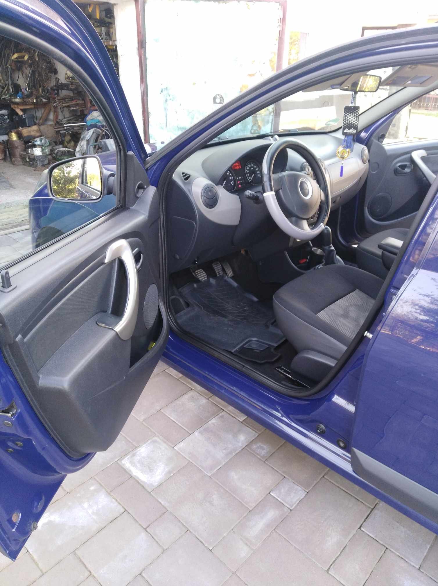 Продам авто Dacia 2009р.